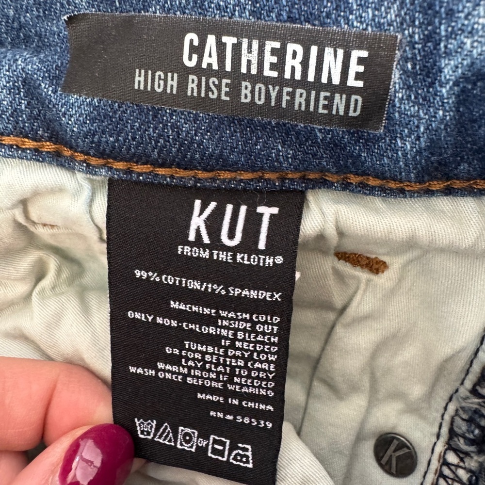 Kut from the Kloth Catherine High-rise Boyfriend Cropped Jeans
Size 4 - Picture 5 of 7